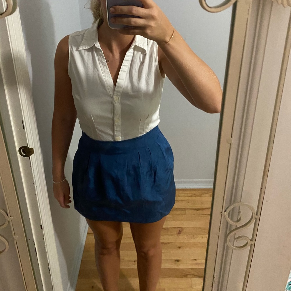 Banana Republic White Sleeveless Buttondown